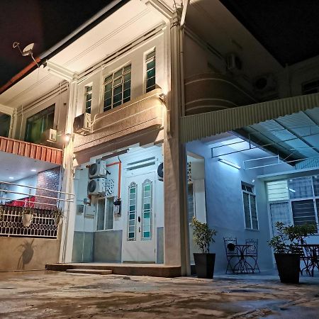 G Fortune Guest House Victoria Green George Town Buitenkant foto