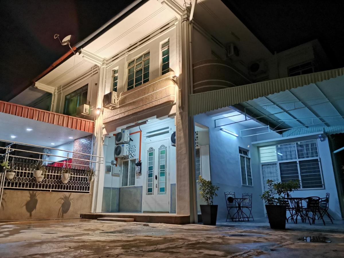 G Fortune Guest House Victoria Green George Town Buitenkant foto