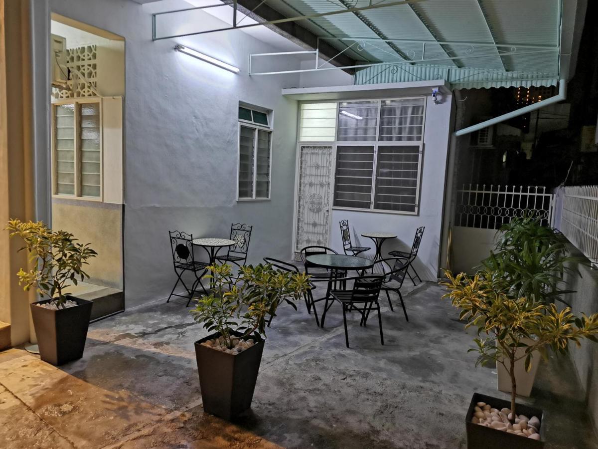 G Fortune Guest House Victoria Green George Town Buitenkant foto