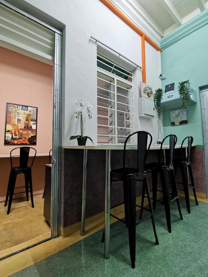G Fortune Guest House Victoria Green George Town Buitenkant foto
