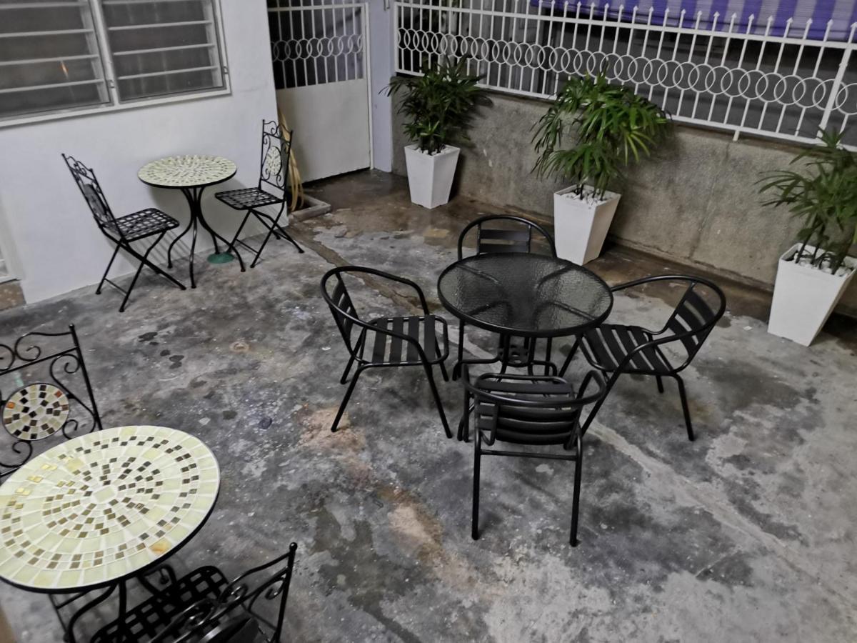 G Fortune Guest House Victoria Green George Town Buitenkant foto