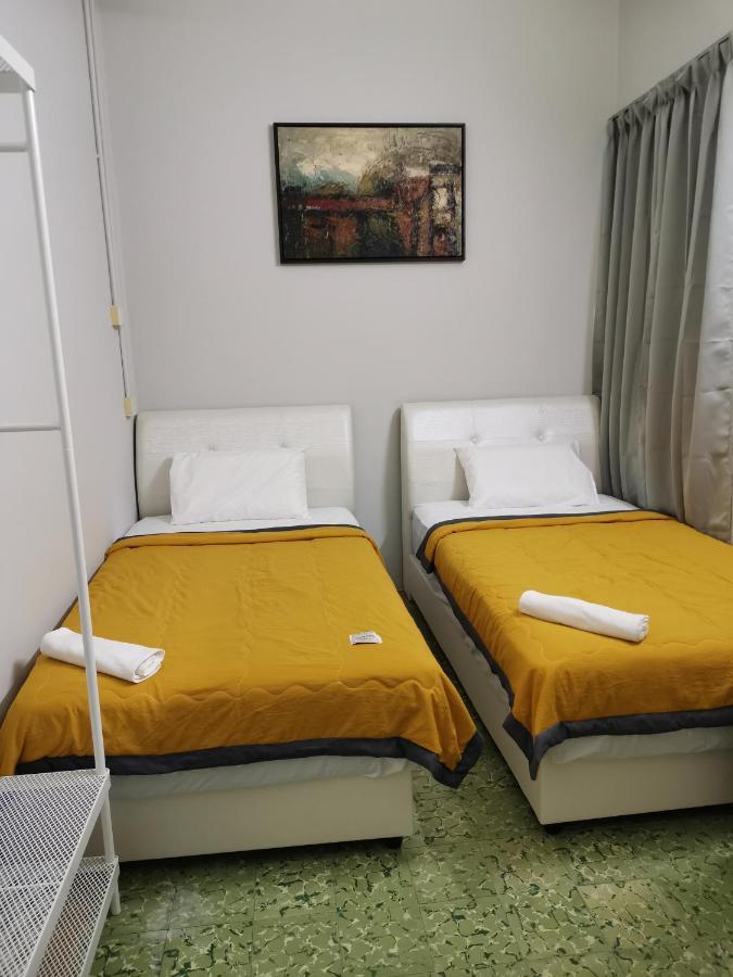 G Fortune Guest House Victoria Green George Town Buitenkant foto